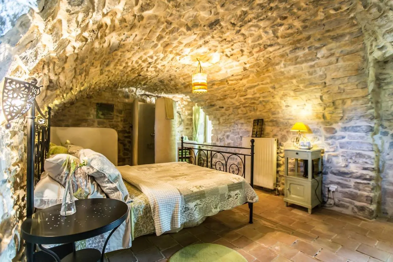 La Flor Azul Bed & Breakfast Grospierres 2*,