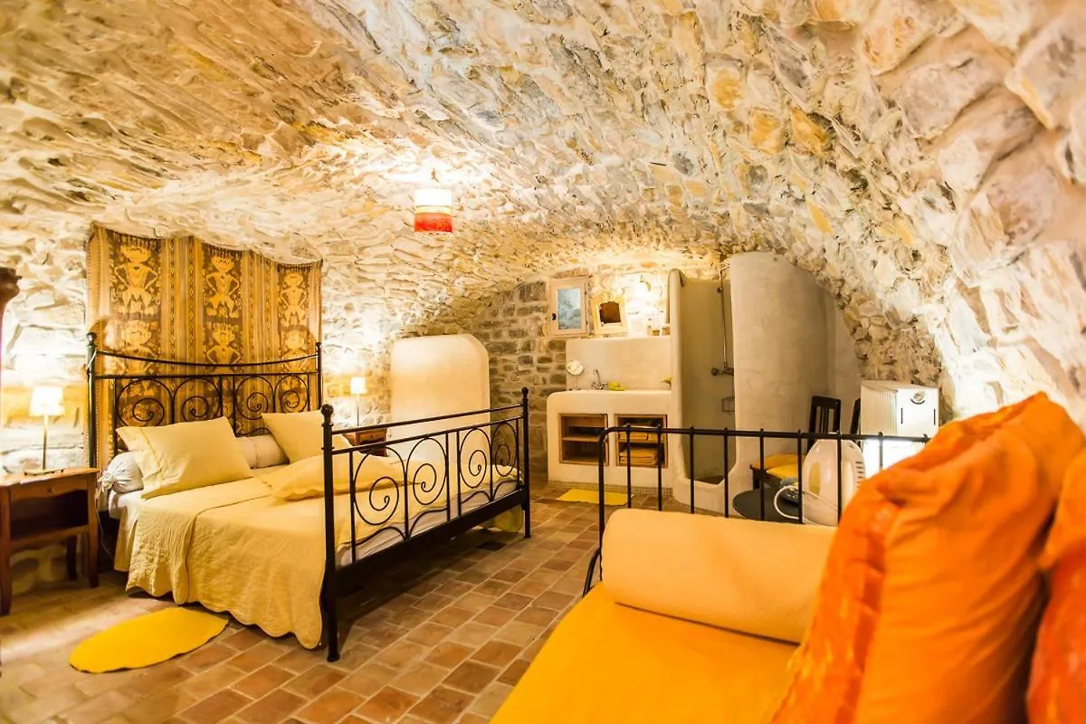 La Flor Azul Bed & Breakfast Grospierres