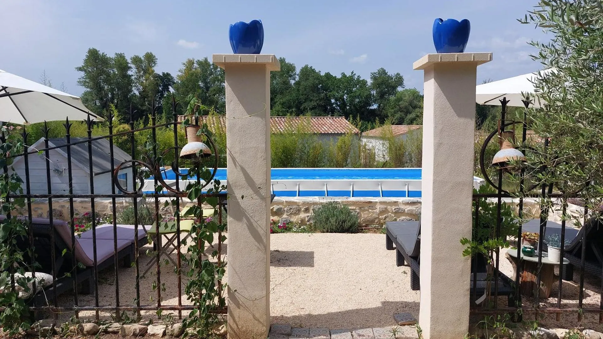 **  La Flor Azul Bed & Breakfast Grospierres France