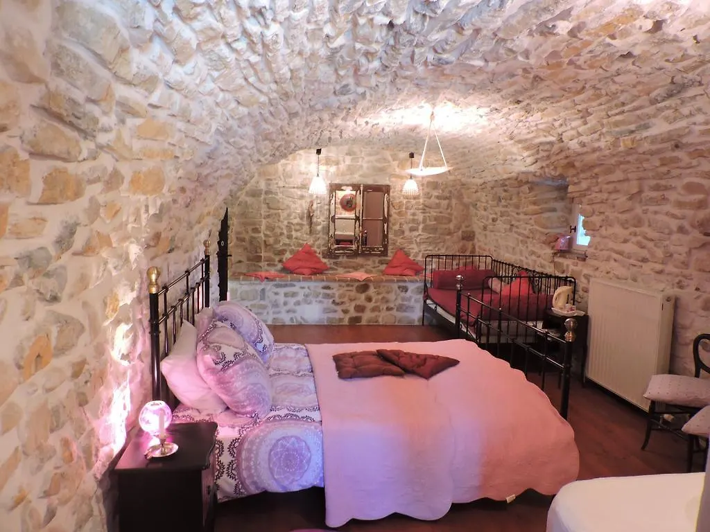 La Flor Azul Bed & Breakfast Grospierres 2*,  France