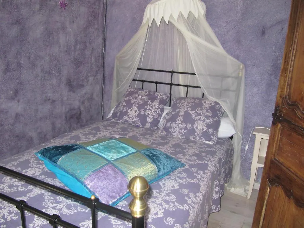 La Flor Azul Bed & Breakfast Grospierres